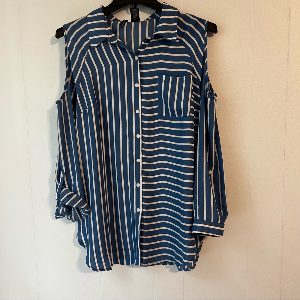 Women’s size extra large New Directions Striped‎ Blue and White Women's Top. EUC